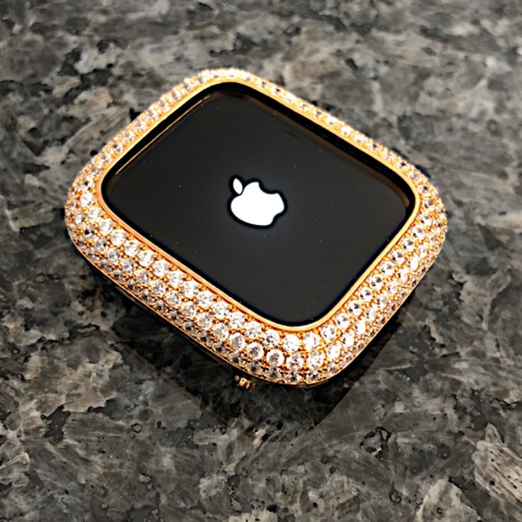 Apple Watch bezel case in Yellow gold with lab diamonds - Picture 3 of 3